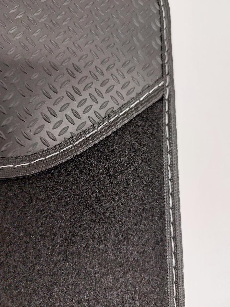 Universele automatten zwart met witte stiksels - 4-delig